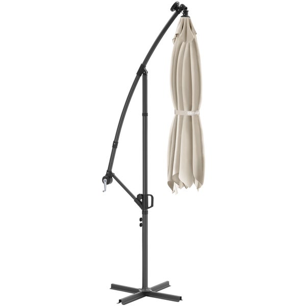 Geschlossener Ampelschirm von tectake mit beigefarbenem Stoffbezug und dunklem Metallgestell inklusive Standkreuz und Handkurbel.