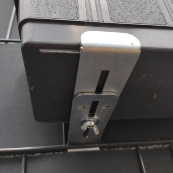 Befestigungsbügel für Gerätebox