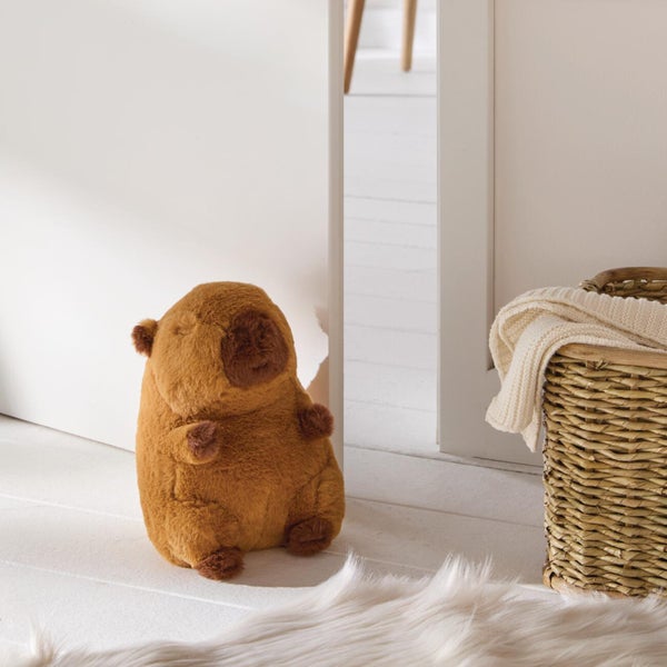 Plüschtier Türstopper in Form eines Capybara aus weichem Material als funktionale Wohnraumdekoration.
