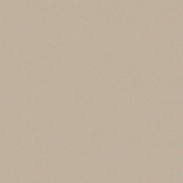 Schlafzimmer mit Bett, Nachttisch, Wandleuchten und Dekoration