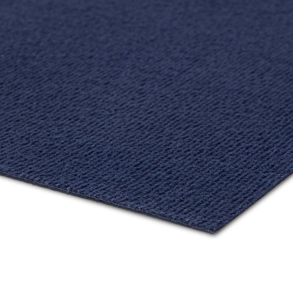 Nahaufnahme einer blauen Teppichfliese