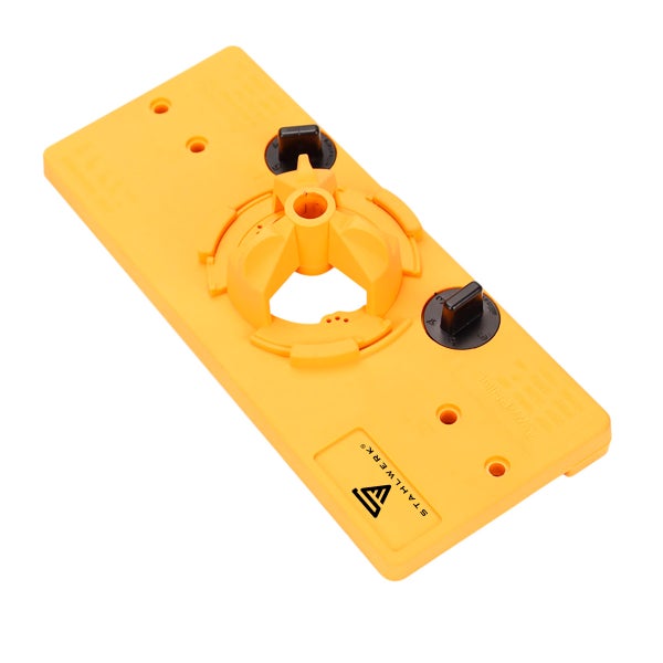 Stahlwerk Logo auf einer gelben Werkzeugplatte