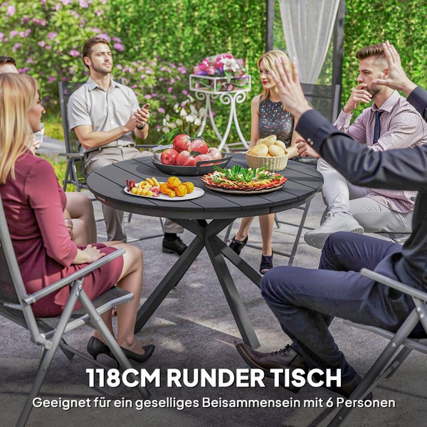 Ein runder, dunkelgrauer Gartentisch mit 118 Zentimeter Durchmesser, gedeckt mit Speisen, umringt von Personen in einem hellen Garten.