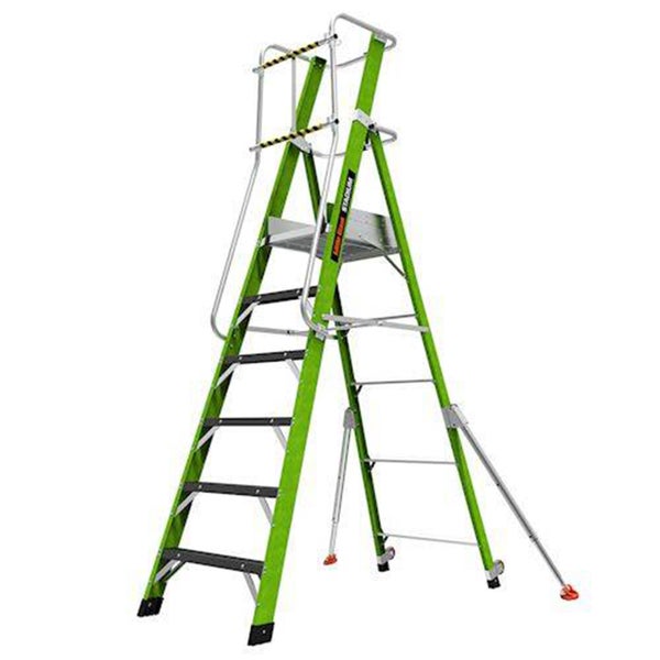 Grüne Little Giant Stadium Sicherheitsleiter aus Glasfaser mit Plattform, Sicherheitsgeländer und Stabilisatoren.