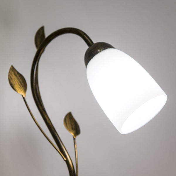Dekorative Stehlampe mit Blätterdesign und weißem Lampenschirm