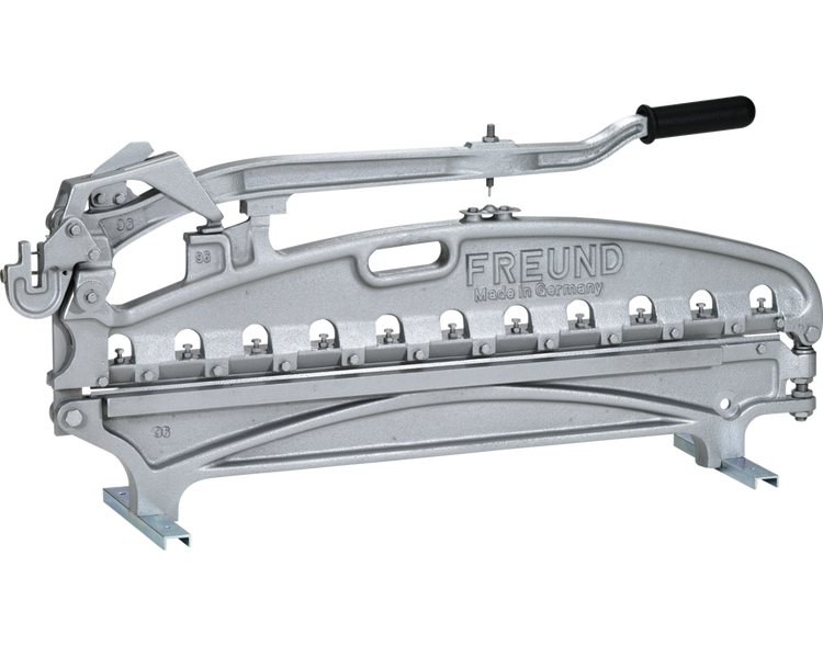 Freund Brückenschneider für Schiefer und Faserzement, robuste Metallausführung mit manuellem Hebelgriff.