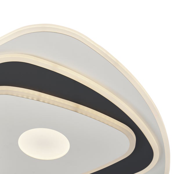 Deckenleuchte mit dekorativem Design