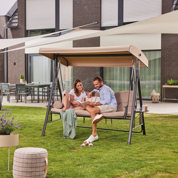 Home Deluxe - Hollywoodschaukel DESCANSO Beige - 3-Sitzer, B/H/L 115cm x 195cm x 198cm, inkl. Getränkehalter, Sitz- und Rückenkissen I Gartenliege Gartenlounge Schaukelliege