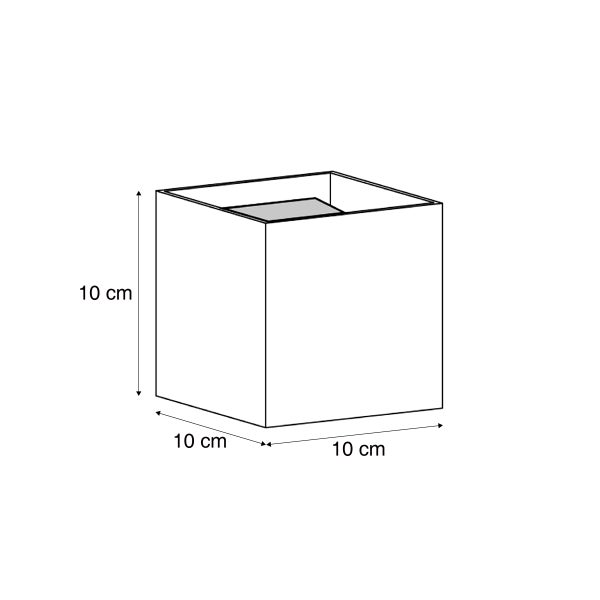 Strichzeichnung einer quadratischen Leuchte mit Abmessungen von 10 Zentimeter Breite, 10 Zentimeter Höhe und 10 Zentimeter Tiefe.
