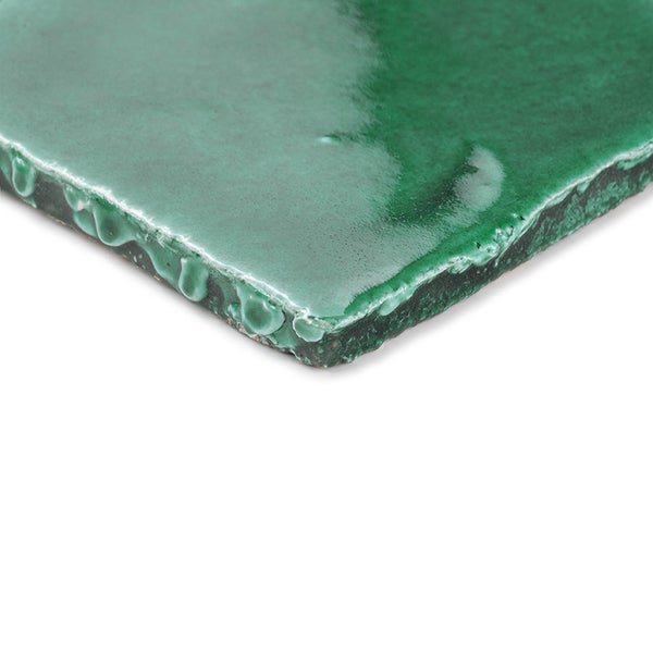 Quadratische Wandfliese mit glasierter Oberfläche und unebenen Kanten