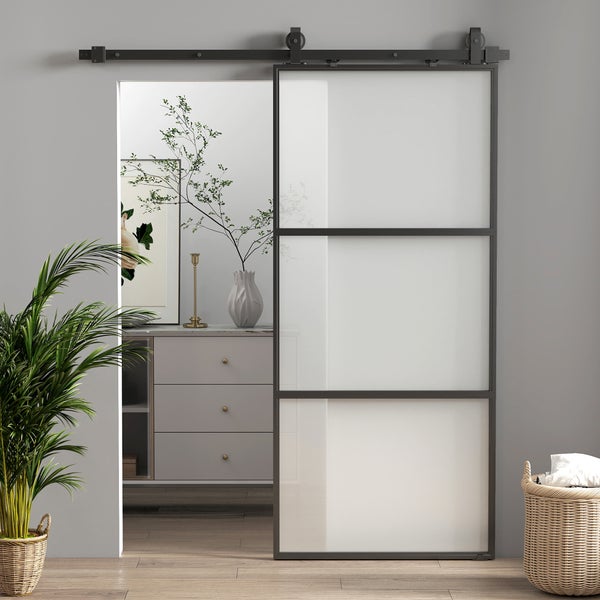 Zimmereinrichtung mit Schiebetür, Kommode, Dekoration und Zimmerpflanze