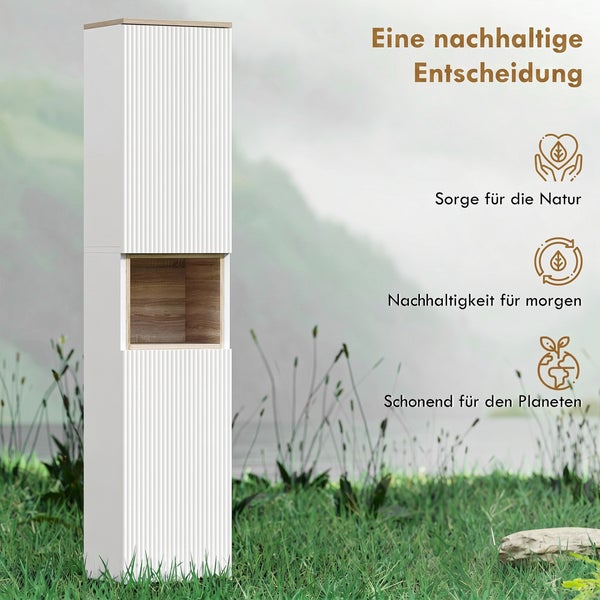 Nachhaltiger Bad-Hochschrank in Weiß mit Rillenstruktur, offenem Holzfach und Symbolen für Natur- und Umweltschutz.