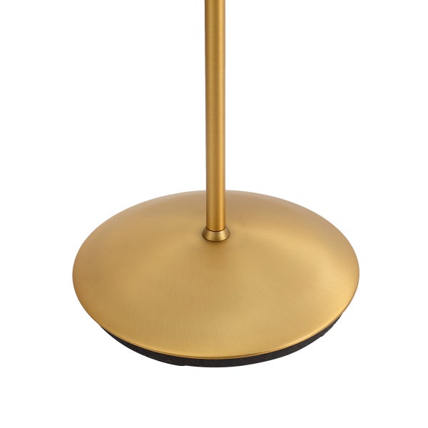 Runder, messingfarbener Standfuß aus Metall für eine Stehlampe mit matter Oberfläche.