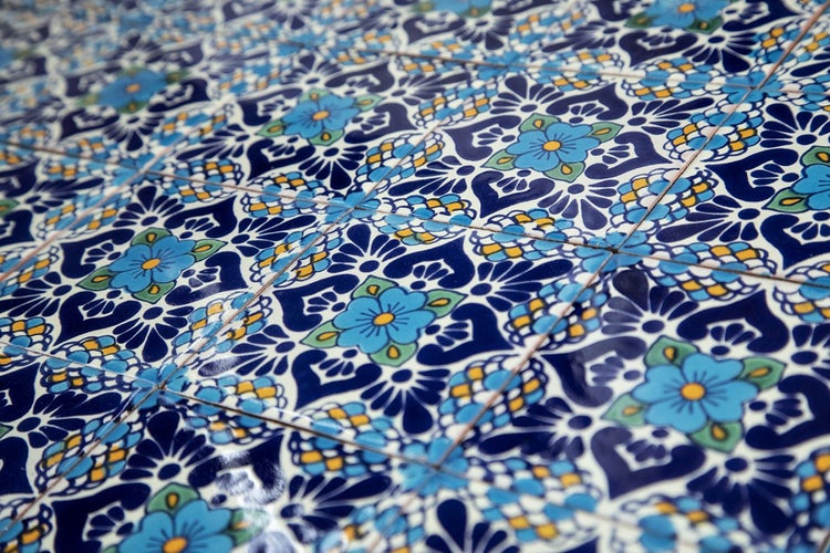 Fliesen mit floralem Muster