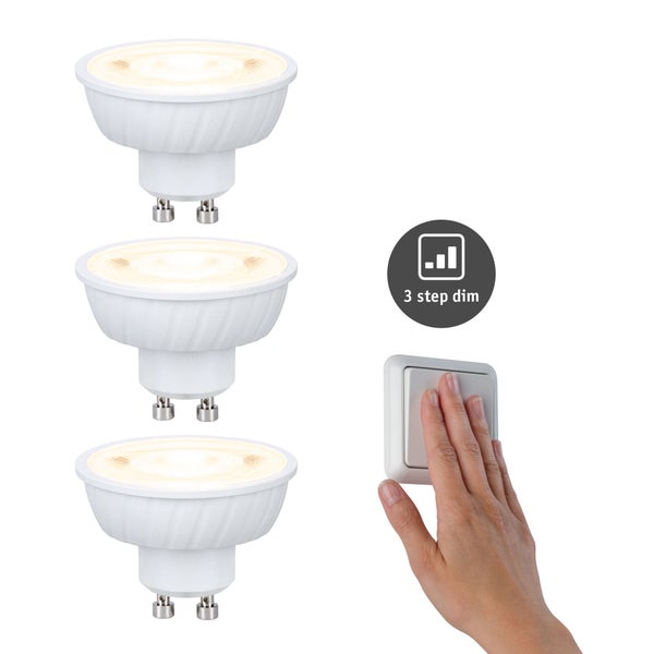 Drei LED-Leuchtmittel mit 3-Stufen-Dimmfunktion und Betätigung eines Lichtschalters per Hand