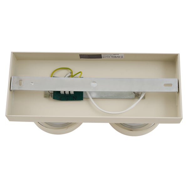 Innenansicht einer Deckenleuchte mit zwei Strahlern und Montagezubehör