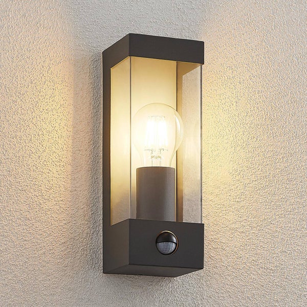 Lindby Wandleuchte außen Tilian mit Bewegungsmelder (spritzwassergeschützt (Modern) in Alu aus Edelstahl (1 flammig, E27) - Wandlampe für Außenwand/Hauswand Haus Terrasse und Balkon