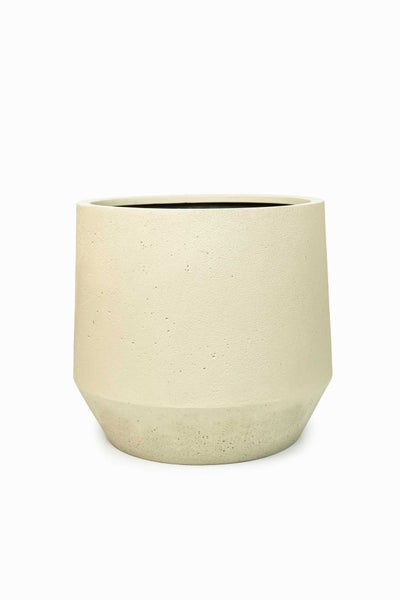 Moderner runder Pflanzkübel aus Fiberstone in Cremeweiß mit strukturierter Oberfläche.