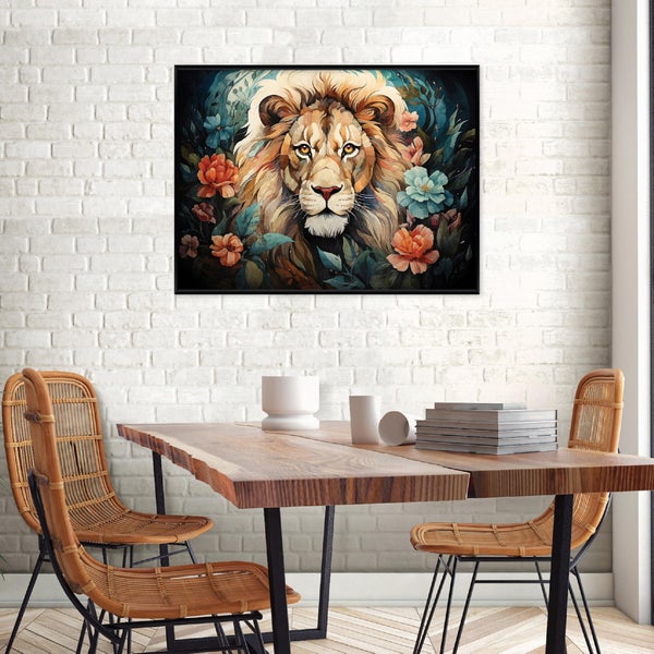 Wandbild mit Löwenmotiv und Blumen, gerahmt, hängend über einem Holztisch mit Korbstühlen in einem Raum mit weißer Ziegelsteinwand.