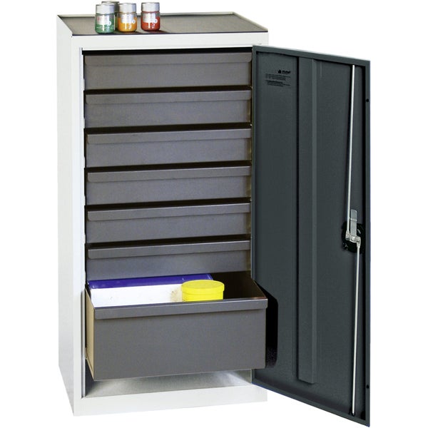 Nahaufnahme von weißen Rosenblüten.