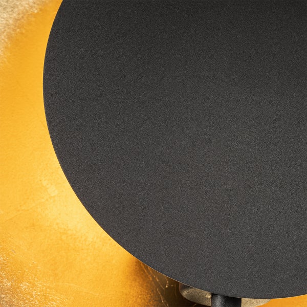 Detailaufnahme einer runden Deckenleuchte