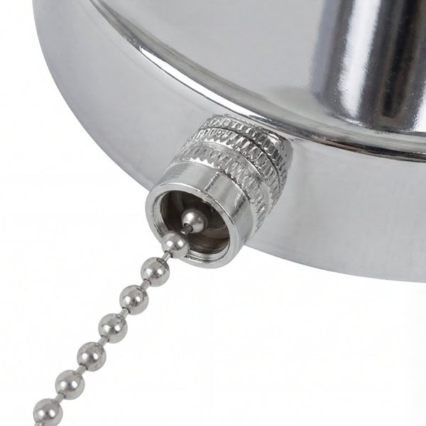 Detailaufnahme einer Zugkette an einer Deckenleuchte