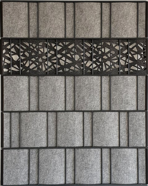 Geräuschdämmendes Wandpaneel mit geometrischen Mustern