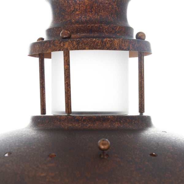 Detailansicht einer Deckenleuchte aus Metall mit zylindrischem Lampenschirm