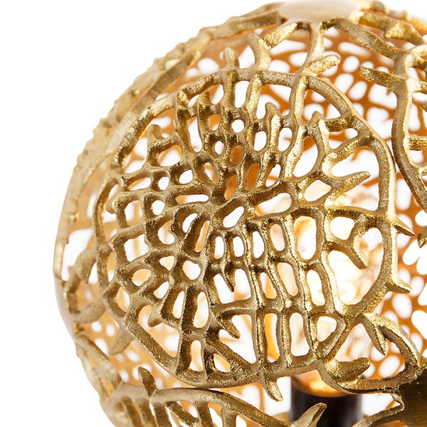 Dekorative goldfarbene Lampe mit filigranem Muster