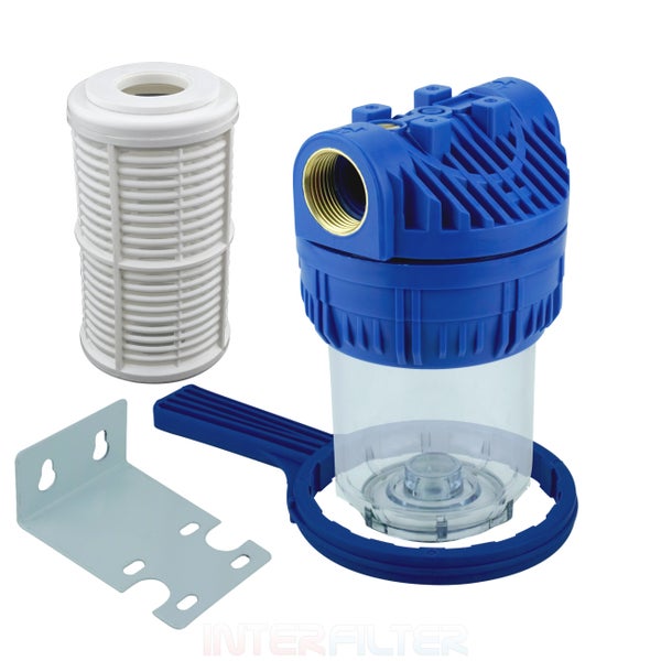 Wasserfiltergehaeuse Set mit Filterkartusche, Wandhalterung und Montageschluessel.