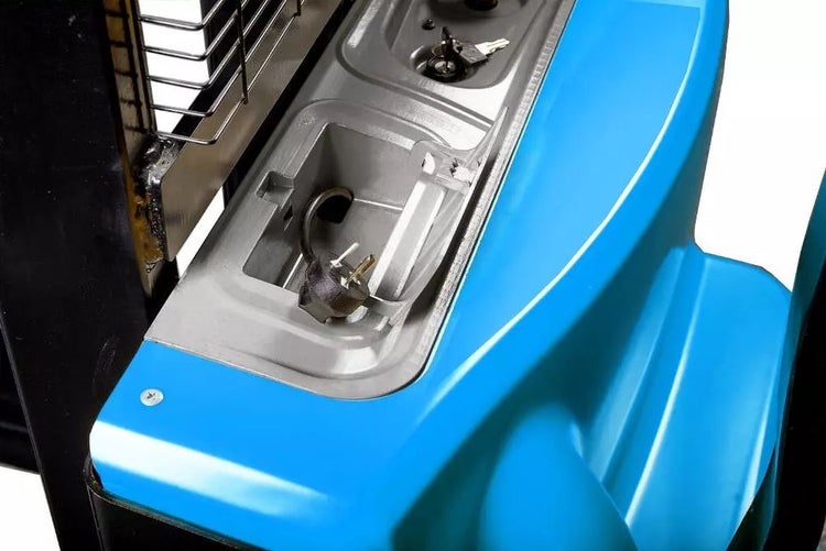 Detailansicht eines Gasheizofens mit Zündschloss und Schlüssel