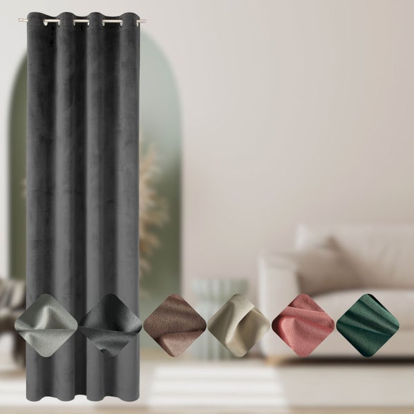 Dekorative Gardine mit Ösen und Stoffmustern im Wohnzimmer