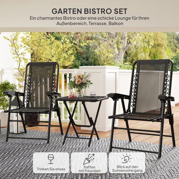Garten Bistro Set bestehend aus zwei schwarzen Klappstühlen mit Netzbespannung und einem quadratischen Klapptisch auf einer Terrasse.