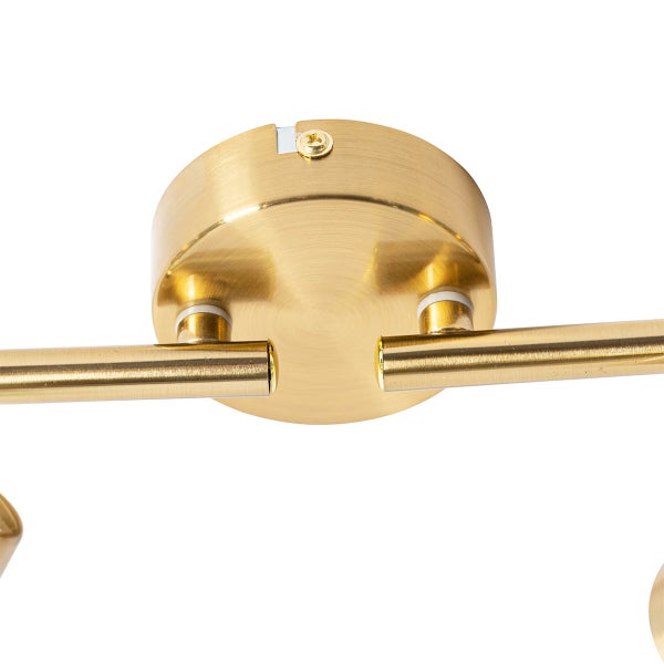 Detailansicht einer goldenen Deckenleuchte