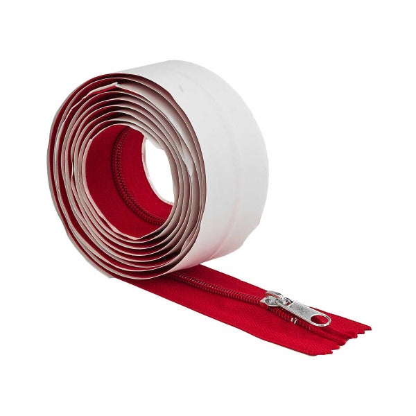Roter, selbstklebender Reißverschluss auf Rolle mit Metallschieber.