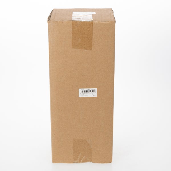 Ein rechteckiger Karton ist mit Klebeband verschlossen.