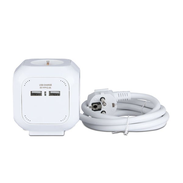 Weißer Steckdosenwürfel mit zwei USB-Ladebuchsen und weißem Zuleitungskabel inklusive Schutzkontaktstecker.