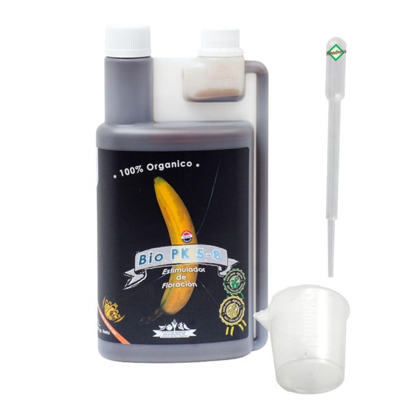 Organischer Blühstimulator Bio PK 5-8 in der Flasche sowie Messbecher und Pipette mit Weedness Logo.
