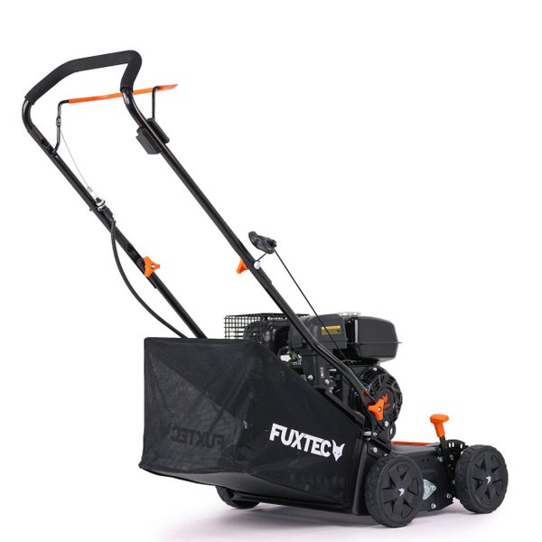 Benzin-Vertikutierer von FUXTEC mit Fangkorb und ergonomischem Führungsholm.