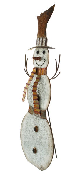 Schneemannfigur aus Metall mit Hut und Schal als Gartendekoration