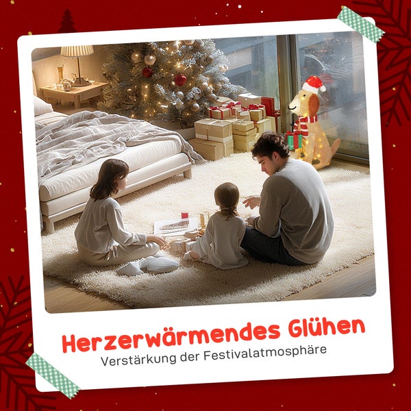 Weihnachtliche Szene im Schlafzimmer mit geschmücktem Baum, Geschenken, einer leuchtenden Hundefigur und einer Familie auf einem Teppich.