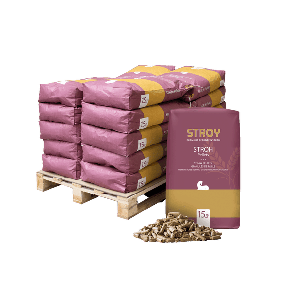Stroy Strohpellets Pferdeeinstreu, 15 Kilogramm Säcke gestapelt auf einer Holzpalette mit einer Probe loser Pellets.