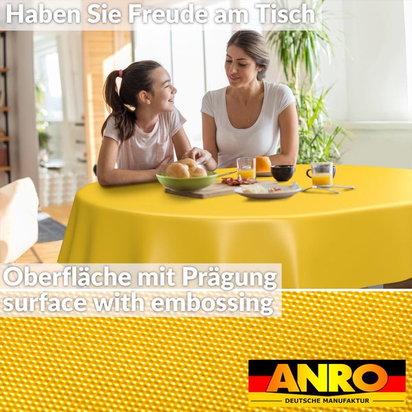 Rundes gelbes Tischtuch mit geprägter Oberfläche in einer hellen Frühstücksszene mit Mutter und Tochter, ANRO Logo.