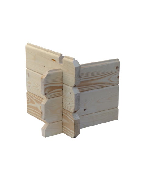 Eckverbindung eines Gartenhauses aus Blockbohlen aus naturbelassenem Holz mit Nut und Feder.