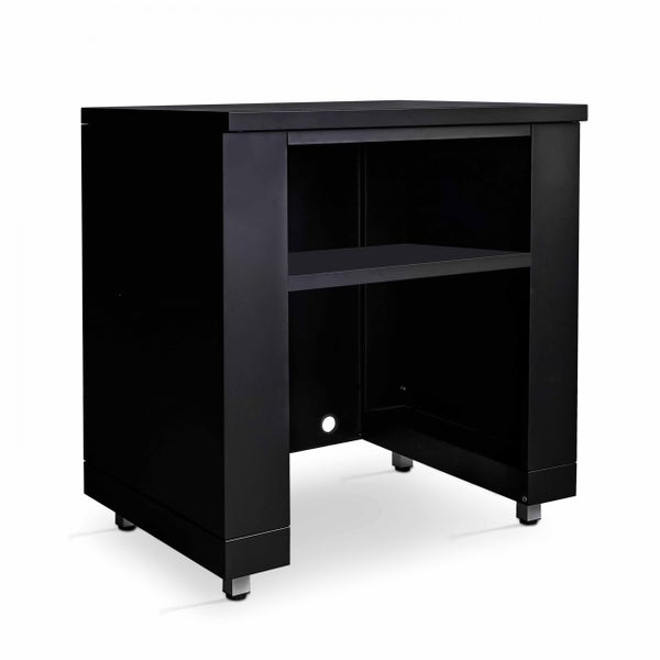 Schwarzer Metallschrank für die Outdoorküche mit verstellbaren Füßen und vorgebohrten Löchern.
