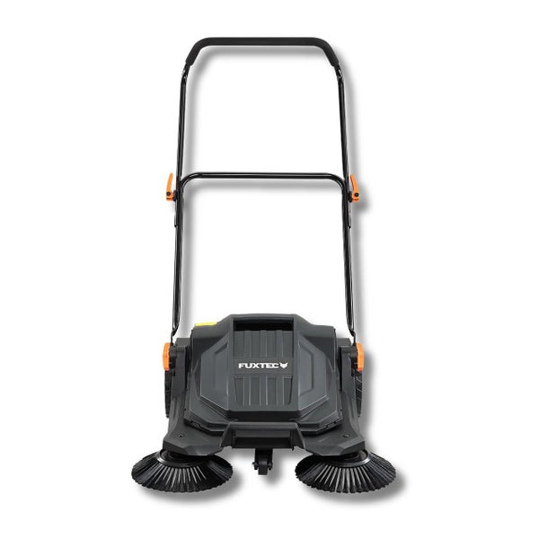 Fuxtec Handkehrmaschine mit zwei rotierenden Seitenbesen und ergonomischem Schiebebügel für Gehwege und Einfahrten.