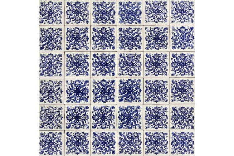 Fliesen mit floralem Muster