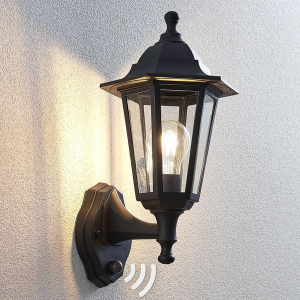 Lindby Wandlampe aussen mit Bewegungsmelder, Aussenwandleuchte Laterne schwarz spritzwassergeschützt IP44 1x E27 max. 60W ohne Leuchtmittel