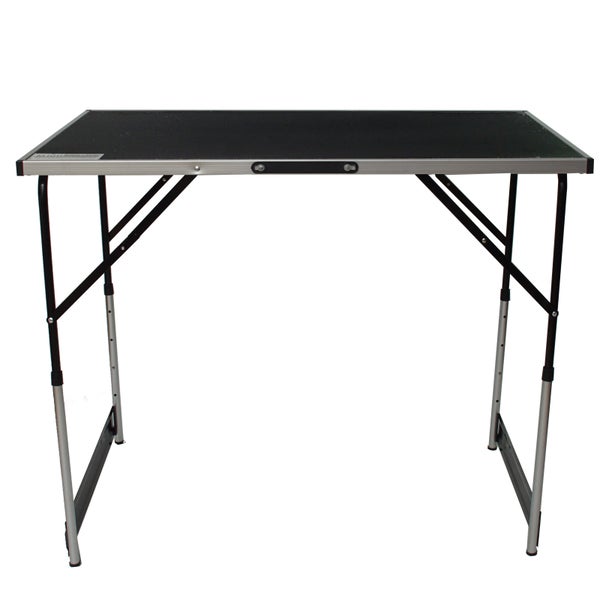 Klapptisch mit schwarzer Tischplatte und verstellbaren Füßen