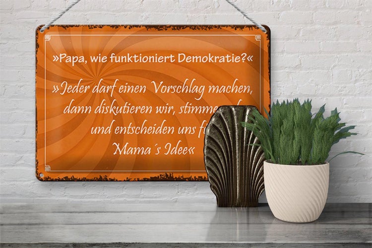 Dekoratives Schild mit dem Text 'Papa, wie funktioniert Demokratie?'